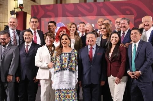 Asiste Gobernadora Delfina Gómez a conferencia del Presidente de México; informan sobre hospitales de Ecatepec y Atenco